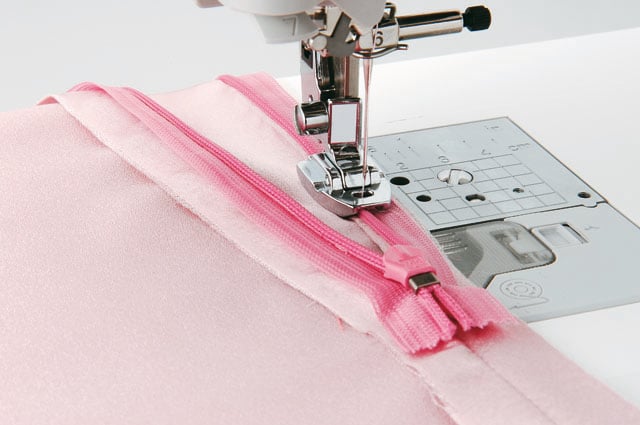 Лапки для швейных машин: описание и назначение